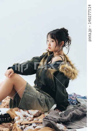 若い女性のファッションポートレート 若い女性のファッションポートレート 140277514