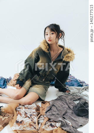 若い女性のファッションポートレート 若い女性のファッションポートレート 140277515