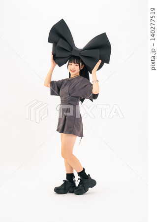 若い女性のファッションポートレート 若い女性のファッションポートレート 140277519