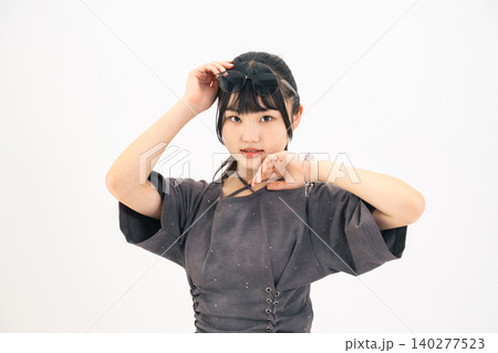 若い女性のファッションポートレート 若い女性のファッションポートレート 140277523