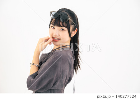 若い女性のファッションポートレート 若い女性のファッションポートレート 140277524