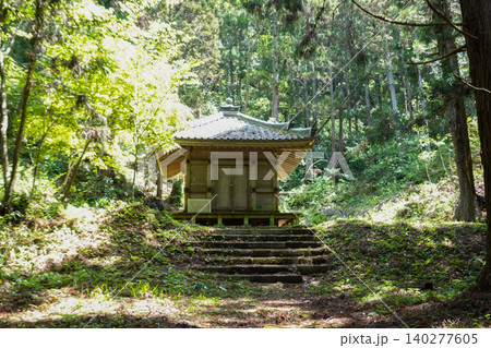 大高森薬師堂全景（宮城県東松島市宮戸島） 140277605