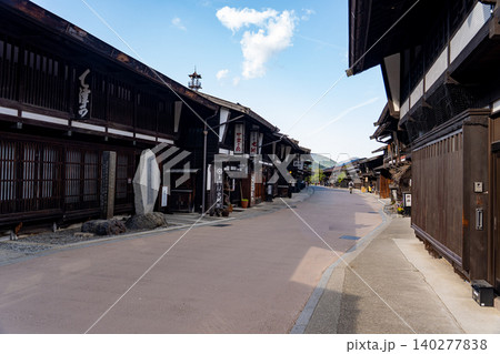 中山道で最長の宿場町として歴史の面影を残す奈良井宿 中山道で最長の宿場町として歴史の面影を残す奈良井宿 140277838
