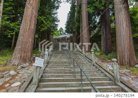 山形 善寳寺 参道石段より本堂を望む 山形 善寳寺 参道石段より本堂を望む 140278194