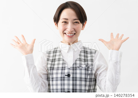 事務制服を着た若い女性 ビジネスイメージ 事務制服を着た若い女性 ビジネスイメージ 140278354