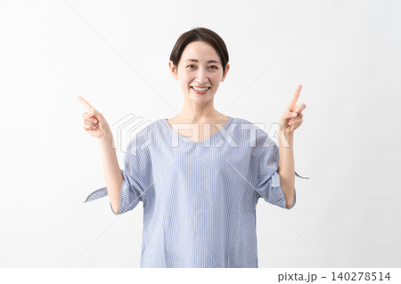 私服姿の女性 ライフスタイルイメージ 私服姿の女性 ライフスタイルイメージ 140278514