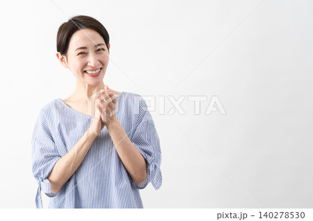 私服姿の女性　ライフスタイルイメージ 140278530