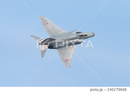 上昇旋回する航空自衛隊F-4EJ改ファントムⅡ 上昇旋回する航空自衛隊F-4EJ改ファントムⅡ 140279686