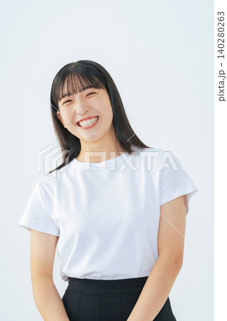 笑顔の10代女性のポートレート 笑顔の10代女性のポートレート 140280263