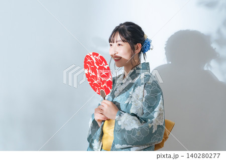 浴衣を着た10代女性 140280277