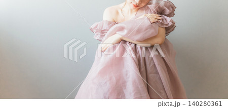 ピンクのドレスを着た花嫁,新婦(ウェディングフォト) ピンクのドレスを着た花嫁,新婦(ウェディングフォト) 140280361