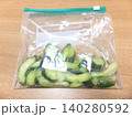 保存袋に入れたハヤトウリの漬物 140280592