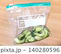保存袋に入れたハヤトウリの漬物 140280596