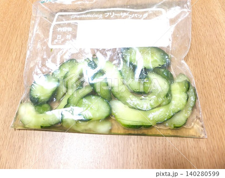 保存袋に入れたハヤトウリの漬物 保存袋に入れたハヤトウリの漬物 140280599
