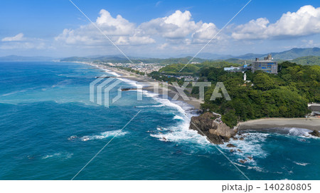 高知市・桂浜と太平洋沿岸を望むパノラマ空撮風景 高知市・桂浜と太平洋沿岸を望むパノラマ空撮風景 140280805