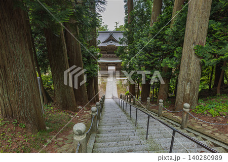 山形 善寳寺 参道の石段と山門 山形 善寳寺 参道の石段と山門 140280989
