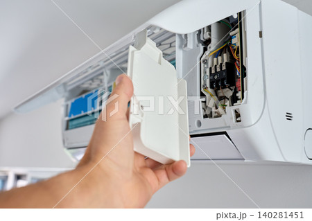 Hand opening air conditioner cover Hand opening air conditioner cover 140281451