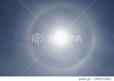 太陽の光を浴びる太陽 140281862