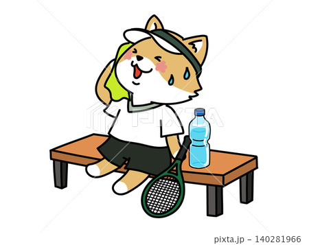 テニス休憩 水分補給と汗を拭くいぬさん テニス休憩 水分補給と汗を拭くいぬさん 140281966