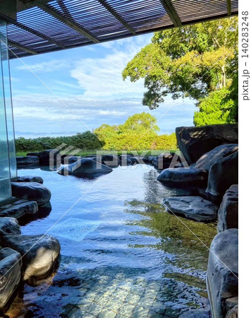 大きな岩に囲まれた開放感あふれる絶景の屋外露天風呂 大きな岩に囲まれた開放感あふれる絶景の屋外露天風呂 140283248