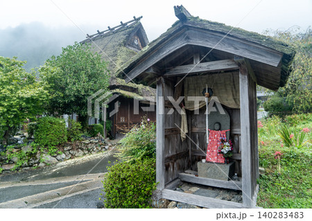 雨の美山茅葺きの里 雨の美山茅葺きの里 140283483