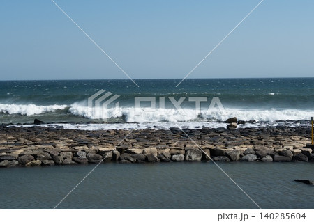 青空と水平線と白波 青空と水平線と白波 140285604