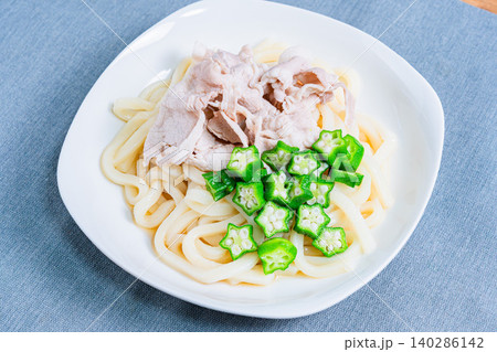 豚しゃぶとオクラの冷やしうどん 夏におすすめのさっぱり和風うどんの料理写真 140286142