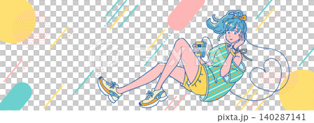一位年輕女子正在用手提卡帶錄音機聽音樂。 一位年輕女子正在用手提卡帶錄音機聽音樂。 140287141
