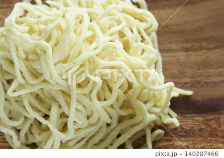 中華麺の生麺 中華麺の生麺 140287466