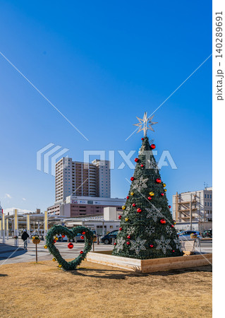 沼津市のJR沼津駅前の風景(静岡県) 140289691