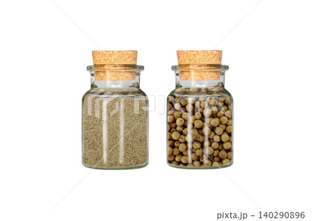 grind pepper and peppercorns  in glass container isolated on white background 140290896