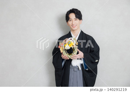 紋付袴の若い男性 紋付袴の若い男性 140291219
