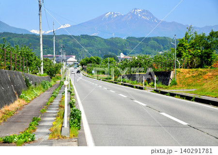 飯綱町倉井より妙高山方面を望む(長野県飯綱町)【2026.5】 飯綱町倉井より妙高山方面を望む(長野県飯綱町)【2026.5】 140291781