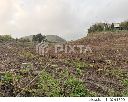 The hilly area is cleared of forest and shrubs for construction, preparing the soil for construction. The hilly area is cleared of forest and shrubs for construction, preparing the soil for construction. 140293890
