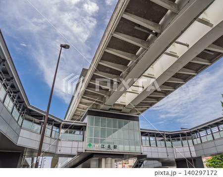 江北駅コンコースと高架軌道が交差する都市空間 江北駅コンコースと高架軌道が交差する都市空間 140297172