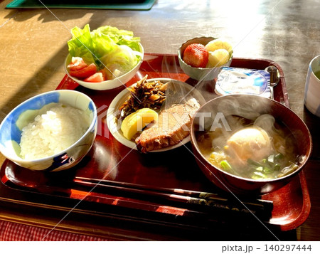 彩りきれいな満足バランス朝ごはん 彩りきれいな満足バランス朝ごはん 140297444