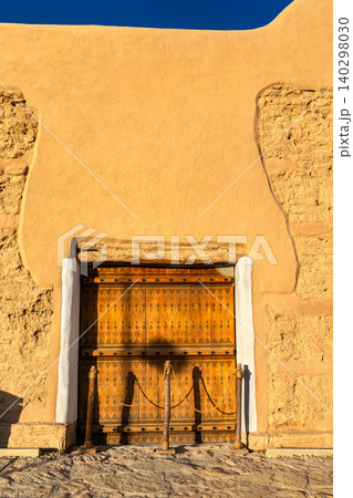 Traditional Najdi wooden door in Diriyah, Saudi Arabia Traditional Najdi wooden door in Diriyah, Saudi Arabia 140298030
