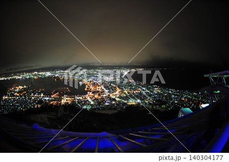 函館山から望む日本三大夜景の函館市街 函館山から望む日本三大夜景の函館市街 140304177