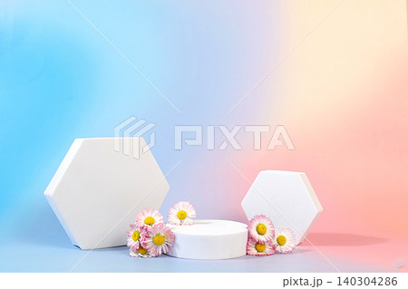 Abstract floral arrangement for a product display business .Minimal modern aesthetics and elegant beauty concept,Beautiful banner with daisies blossoms and empty varied product display stands, Abstract floral arrangement for a product display business .Minimal modern aesthetics and elegant beauty concept,Beautiful banner with daisies blossoms and empty varied product display stands, 140304286