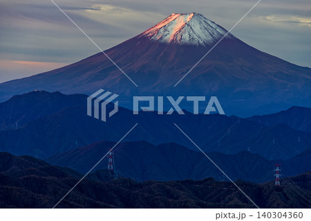 大菩薩嶺から見る朝焼けの富士山 大菩薩嶺から見る朝焼けの富士山 140304360