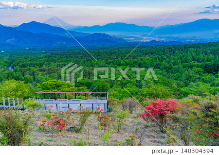 【山梨県】山ツツジ咲く清里の美し森 富士山遠望 夕景 【山梨県】山ツツジ咲く清里の美し森 富士山遠望 夕景 140304394