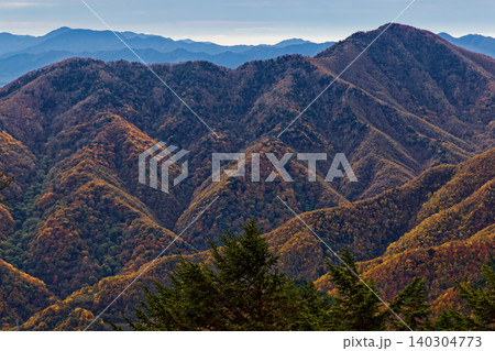 大菩薩連嶺・天狗棚山から見る雁ヶ腹摺山 140304773