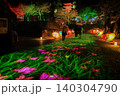 岐阜公園ぎふ灯り物語で彩られた花模様の光と和傘の幻想的な夜景 140304790