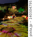岐阜公園ぎふ灯り物語で彩られた花模様の光と和傘の幻想的な夜景 140304795