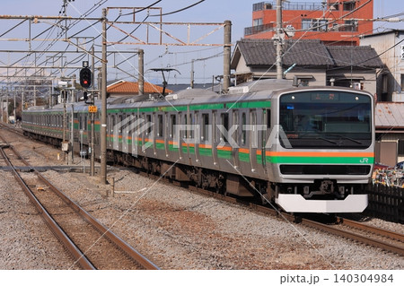 長大編成を連ねて高崎線を走行するE231系電車_2011/2/2撮影 140304984