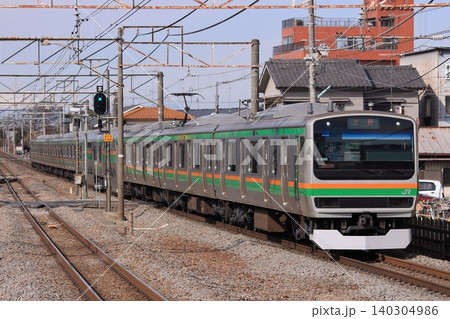 長大編成を連ねて高崎線を走行するE231系電車_2011/2/2撮影 140304986