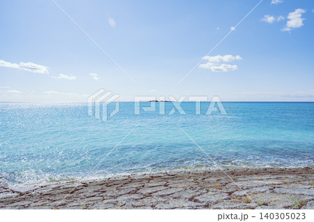 沖縄 豊崎海浜公園からの景色(岡波島方面) 沖縄 豊崎海浜公園からの景色(岡波島方面) 140305023