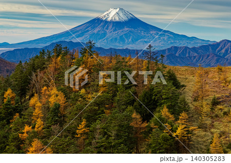 大菩薩峠・妙見ノ頭から見る親不知ノ頭と富士山 140305283