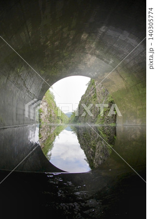 HDR 140305774