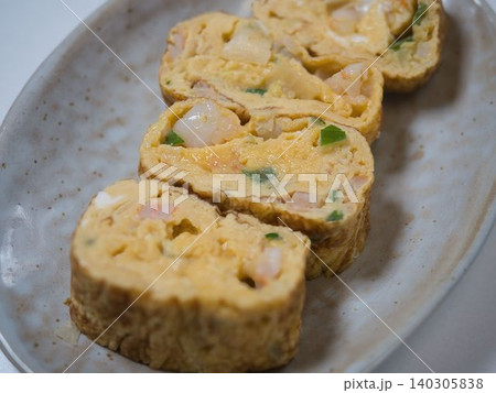 エビ入りだし巻き卵、妻の手作り家庭料理、家庭で楽しむ夕ご飯、幸せ家族 エビ入りだし巻き卵、妻の手作り家庭料理、家庭で楽しむ夕ご飯、幸せ家族 140305838